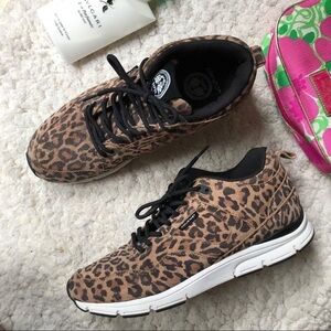 GOURMET: THE 35 LITE ANIMAL // ANIMAL + WHITE